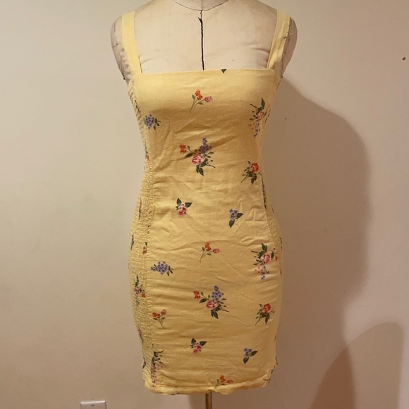 Forever 21 Dresses & Skirts - Forever 21 Yellow Bodycon Dress Flowers Size M